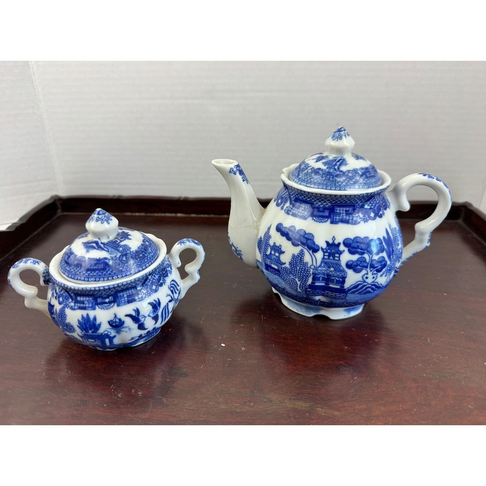 Vintage Blue Willow Transferware Teapot and Sugar Bowl Set Blue White China Flaw - Picture 2 of 16
